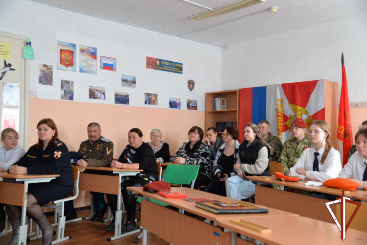 На Среднем Урале состоялось открытие парты Героя в память о бойце спецназа войск правопорядка 
