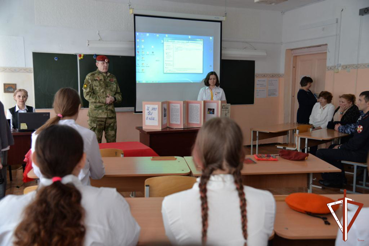 На Среднем Урале состоялось открытие парты Героя в память о бойце спецназа войск правопорядка 