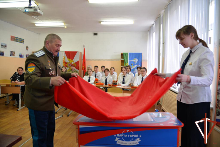 На Среднем Урале состоялось открытие парты Героя в память о бойце спецназа войск правопорядка 