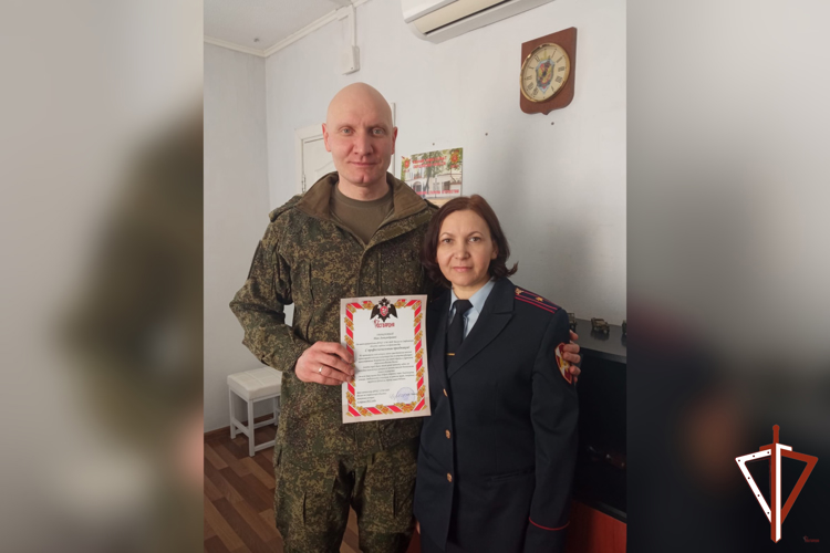 Росгвардейцы в Свердловской области поздравляют сотрудников военных комиссариатов с профессиональным праздником