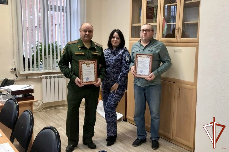 Росгвардейцы в Свердловской области поздравляют сотрудников военных комиссариатов с профессиональным праздником