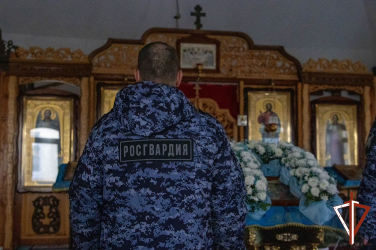 Военнослужащие и сотрудники Росгвардии на Среднем Урале проводят встречи с представителями РПЦ