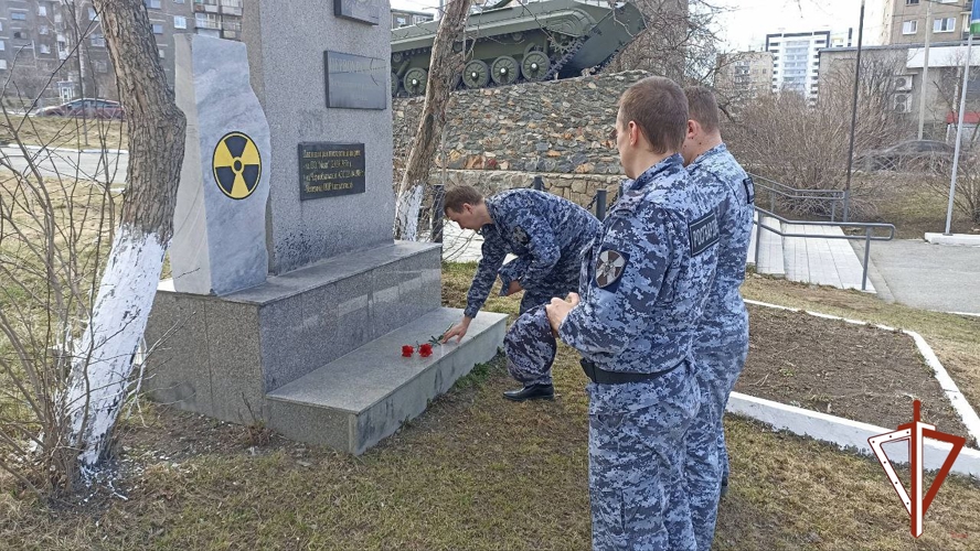 Росгвардейцы на Среднем Урале почтили память героев – чернобыльцев