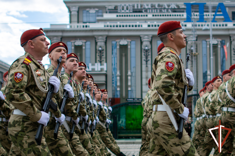 Военнослужащие Росгвардии приняли участие в параде Победы в Екатеринбурге 
