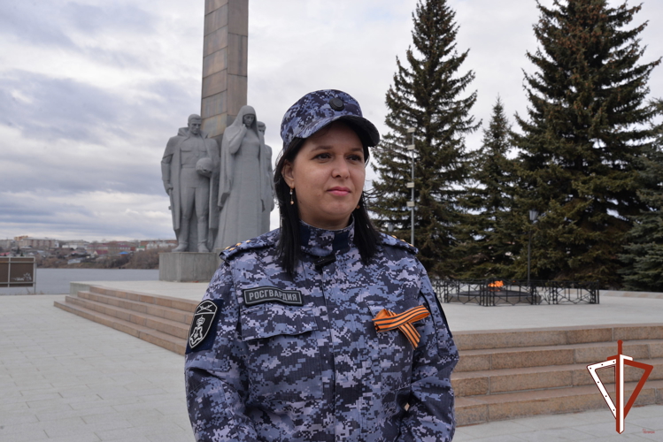Сотрудница Росгвардии рассказала историю участия своего деда в Параде Победы 1945 года. Теперь славную традицию семьи продолжил правнук деда-фронтовика