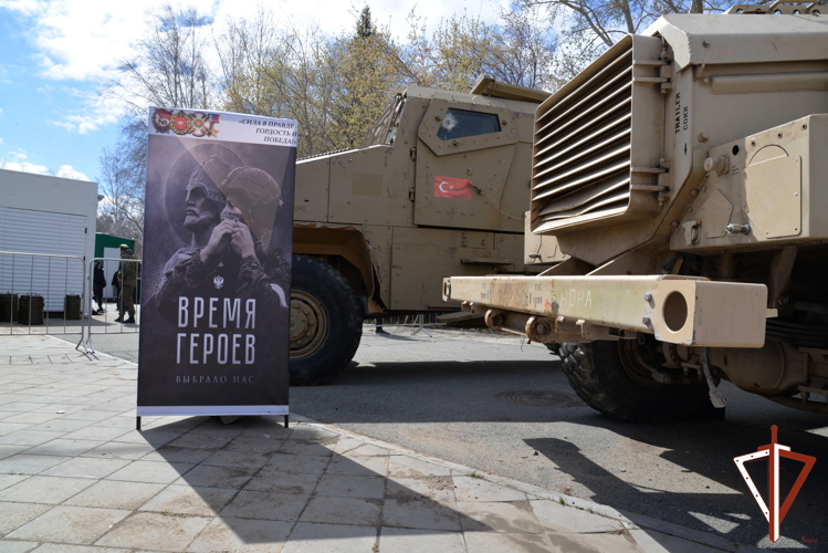 Начальник Управления Росгвардии по Свердловской области принял участие в торжественном открытии выставки трофейной техники стран НАТО