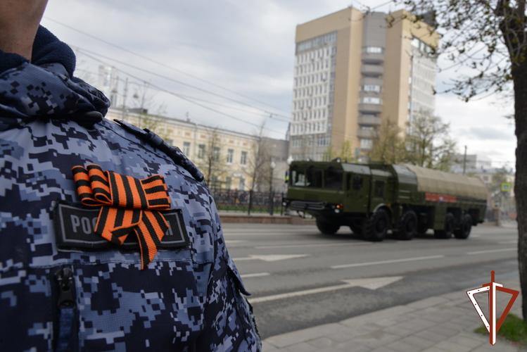 На Среднем Урале росгвардейцы обеспечили охрану порядка на праздничных мероприятиях в честь Дня Победы
