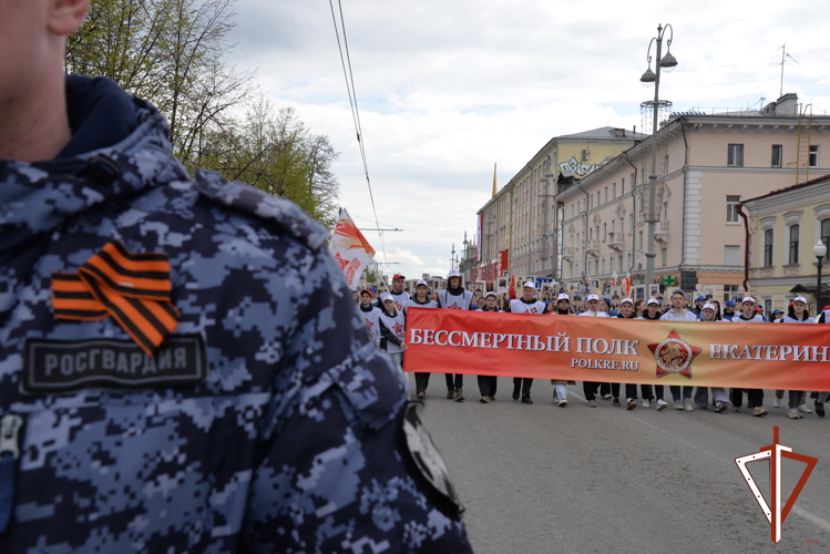 На Среднем Урале росгвардейцы обеспечили охрану порядка на праздничных мероприятиях в честь Дня Победы