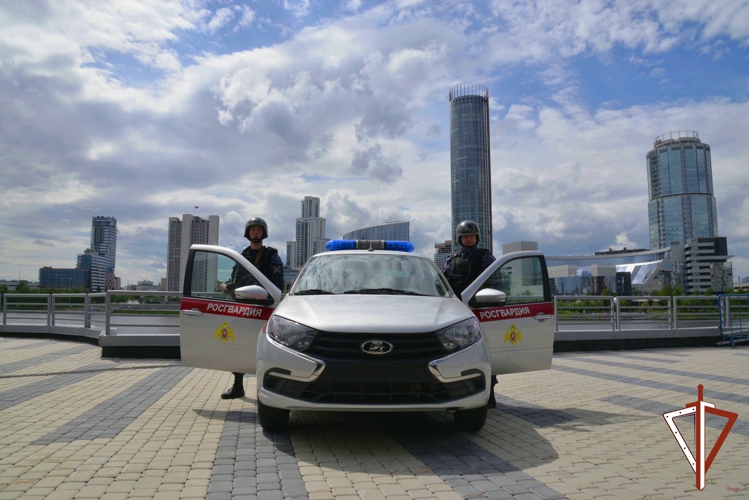 В Екатеринбурге росгвардейцами задержан несостоявшийся пироман, пытавшийся поджечь двери кафе