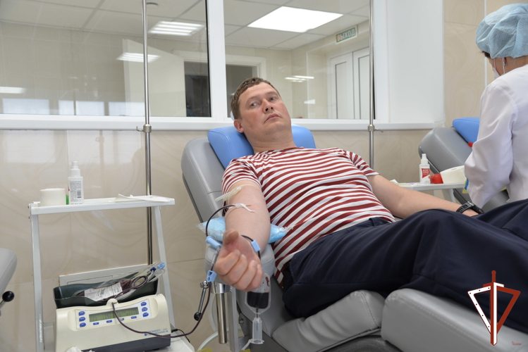 Росгвардейцы Екатеринбурга поддержали масштабный национальный проект «Код донора. Защитники Отечества»