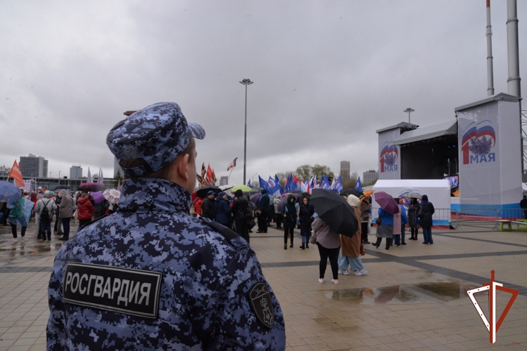 В Свердловской области росгвардейцы обеспечили безопасность во время празднования Дня весны и труда