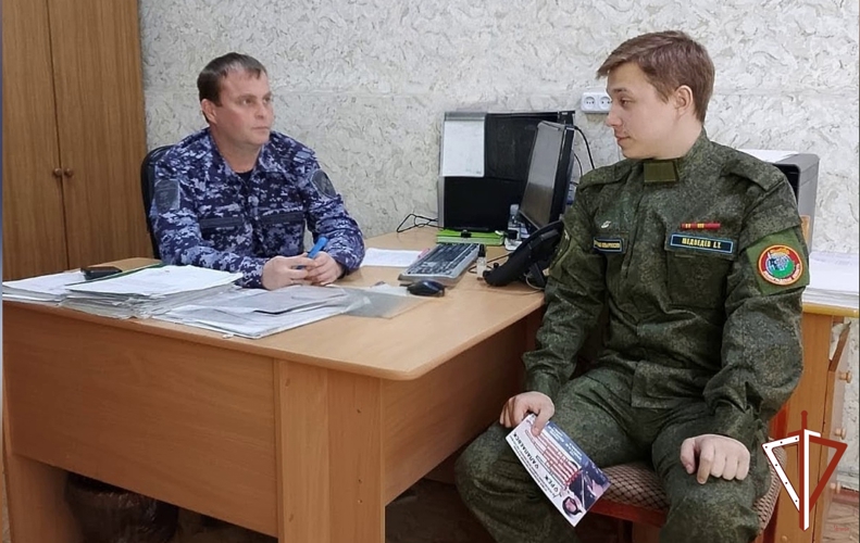 Сотрудники Росгвардии проводят профориентационные встречи в Свердловской области