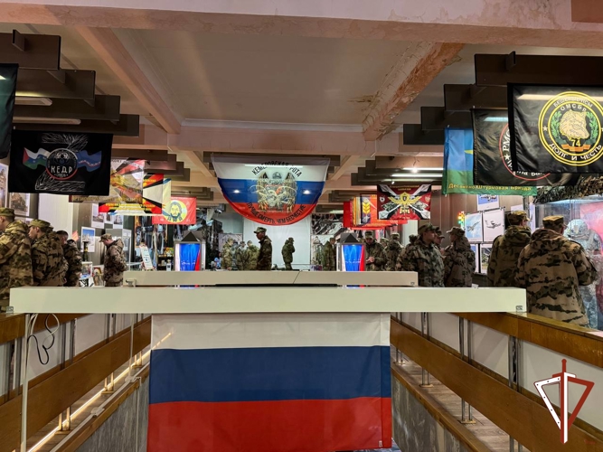 Военнослужащие калиновского соединения посетили выставки в окружном доме офицеров Екатеринбурга