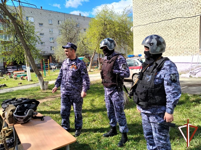 Росгвардейцы провели военно-спортивный квест-игру «Зарница» для детей из Асбеста