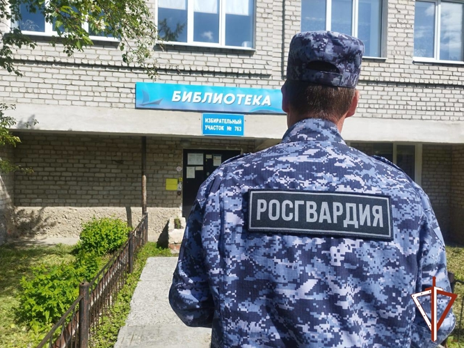 Росгвардейцы на Среднем Урале пополнили фонды городских библиотек