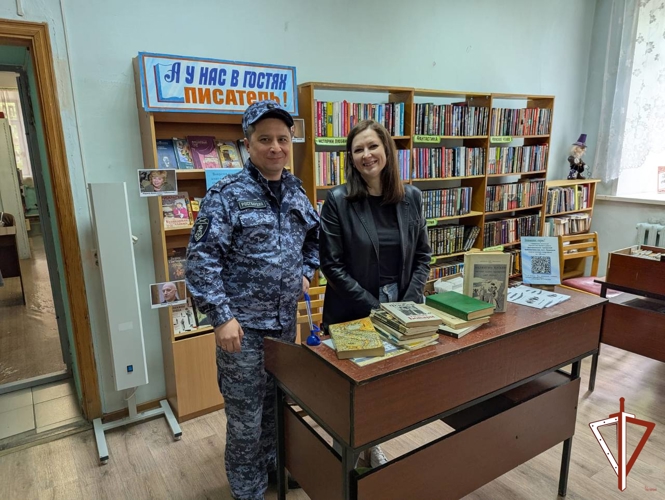 Росгвардейцы на Среднем Урале пополнили фонды городских библиотек