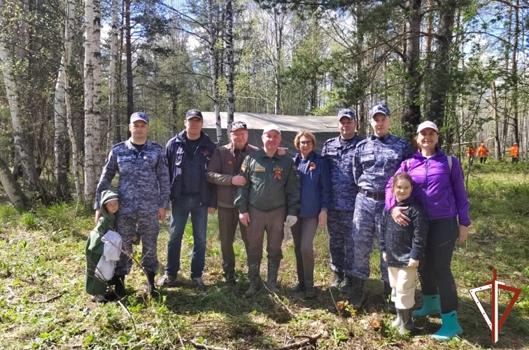 На Среднем Урале росгвардейцы приняли участие в патриотической акции «Сад памяти»