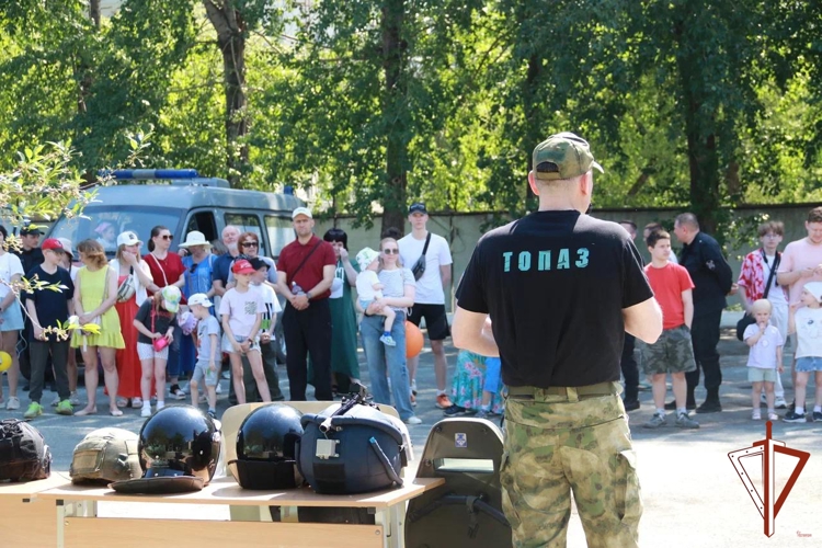 На базе ОМОН «Топаз» состоялся праздник для детей