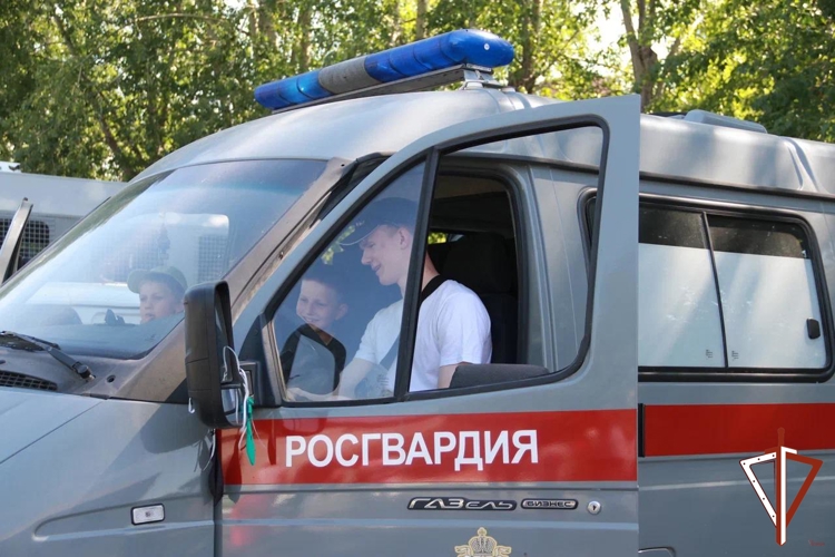 На базе ОМОН «Топаз» состоялся праздник для детей