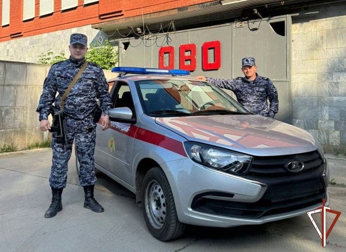 Росгвардейцы в Каменске-Уральском спасли из горящего дома мужчину 