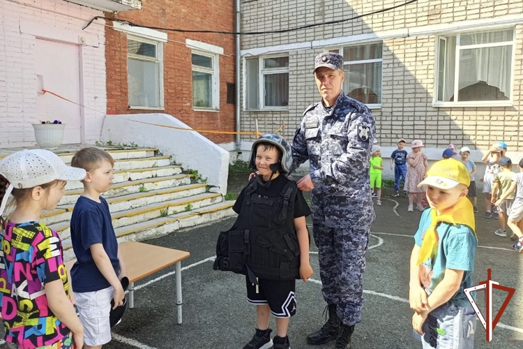 В Свердловской области дан старт ведомственной акции «Каникулы с Росгвардией»