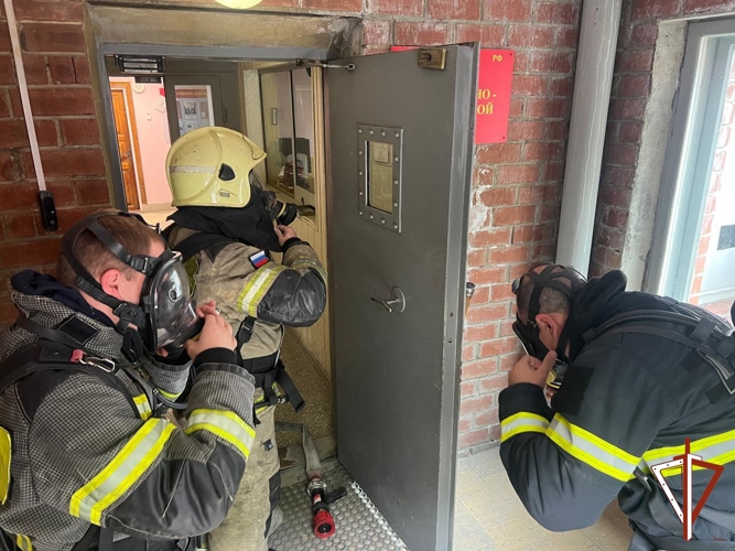 В Екатеринбурге состоялось межведомственное пожарно-тактическое учение Росгвардии и МЧС 