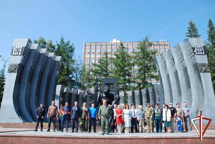 В Екатеринбурге представители Уральского округа Росгвардии приняли участие в торжественном митинге, посвященном Дню ветерана боевых действий 
