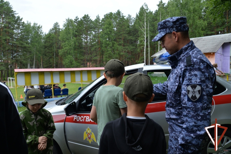 Ведомственная акция «Каникулы с Росгвардией» продолжается на Среднем Урале
