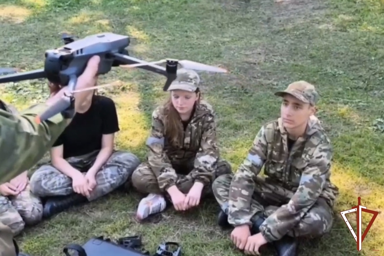 Росгвардейцы на Среднем Урале провели военно-полевые сборы со школьниками