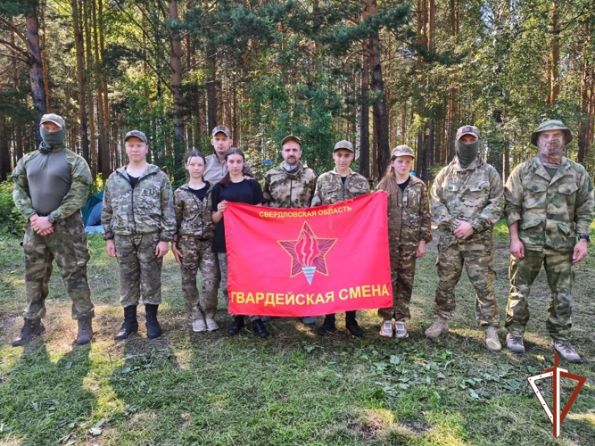 Росгвардейцы на Среднем Урале провели военно-полевые сборы со школьниками