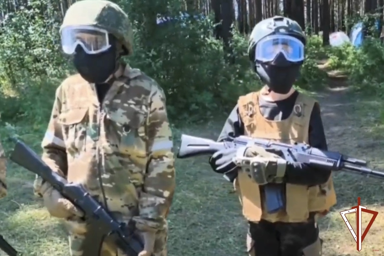 Росгвардейцы на Среднем Урале провели военно-полевые сборы со школьниками