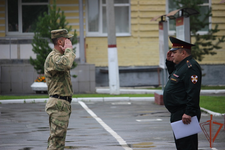 Военнослужащие Росгвардии на Среднем Урале торжественно отметили очередную годовщину образования воинской части