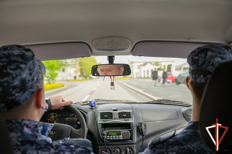 Росгвардейцы оказали помощь пострадавшим в ДТП в Екатеринбурге