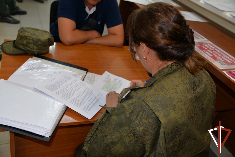 Росгвардия продолжает оказывать содействие в передаче гражданского гладкоствольного оружия на СВО