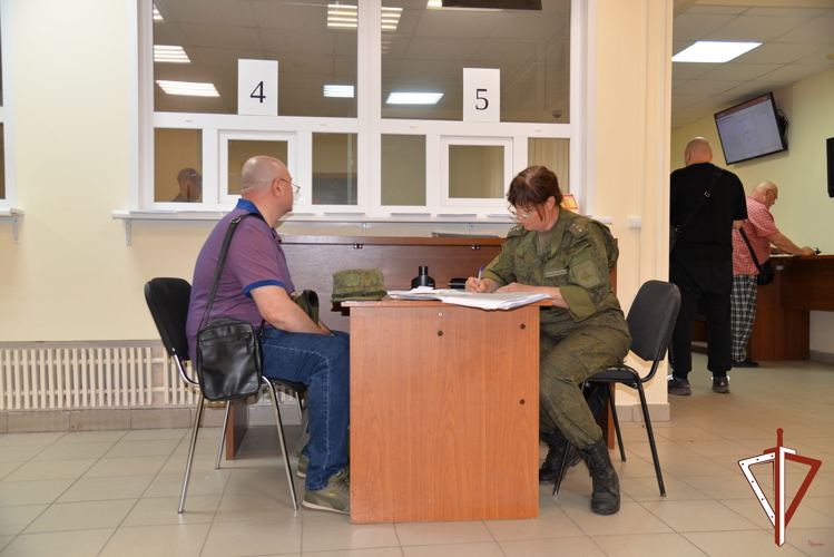 Росгвардия продолжает оказывать содействие в передаче гражданского гладкоствольного оружия на СВО