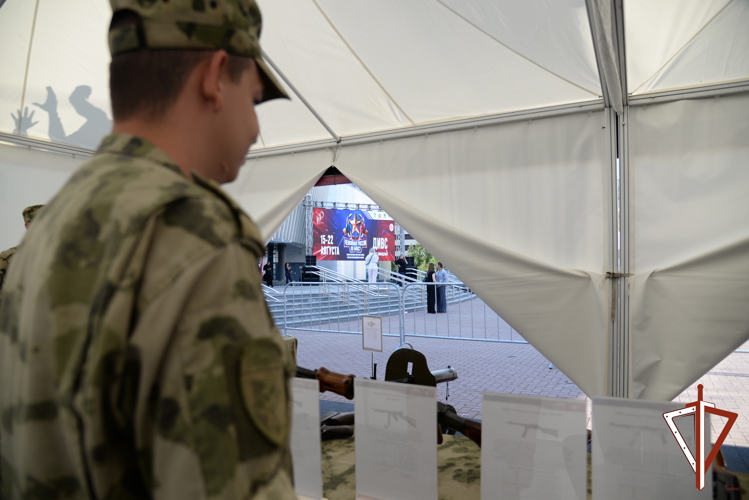 Выставку вооружения и полевую кухню организовала Росгвардия на открытии чемпионата России по боксу в Екатеринбурге