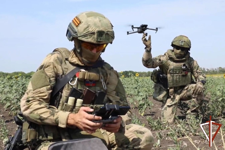 Росгвардейцы в ДНР сбили украинский беспилотник, начинённый поражающими элементами (видео)