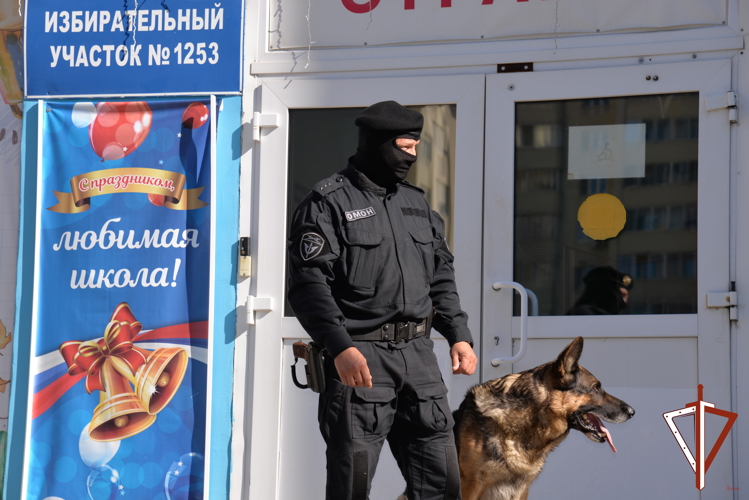 Росгвардейцы обеспечили правопорядок в дни голосования на выборах губернатора Свердловской области