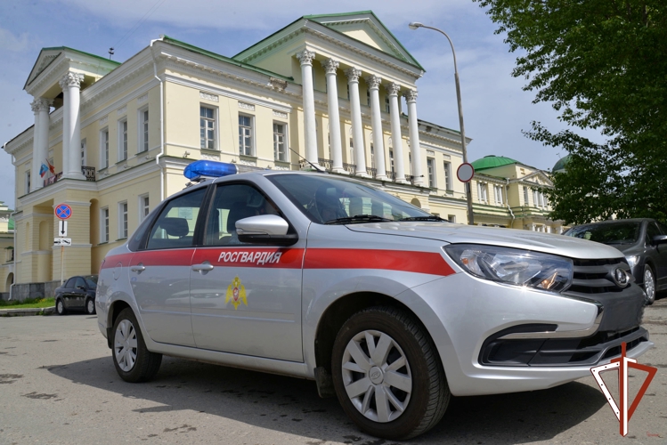 Росгвардия приняла участие в обеспечении безопасности Дня знаний в Свердловской области