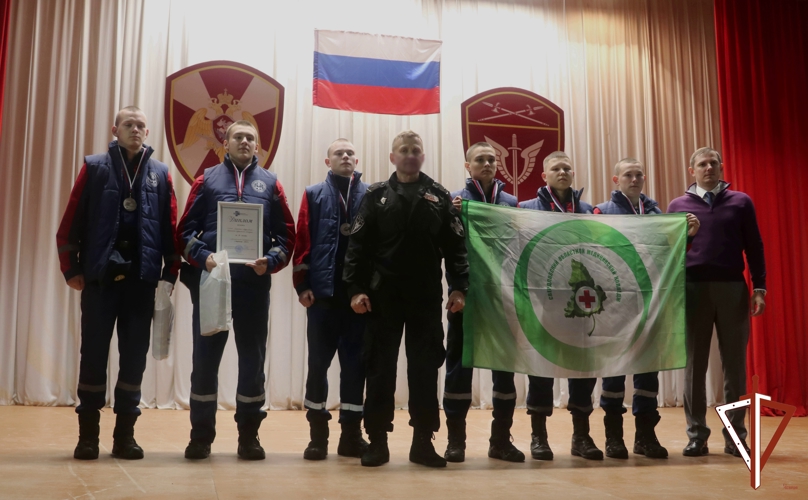 В Екатеринбурге ОМОН Росгвардии провел военизированную эстафету для молодежи