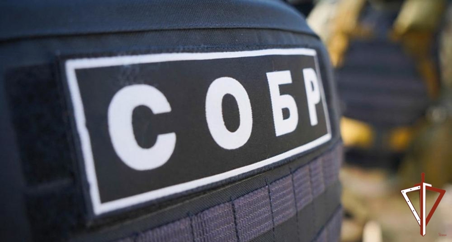 При силовой поддержке спецназа Росгвардии в Свердловской области задержаны участники вооруженного налета на ювелирный магазин