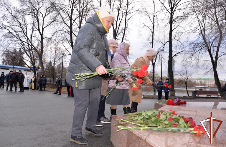 В Екатеринбурге почтили память погибших правоохранителей