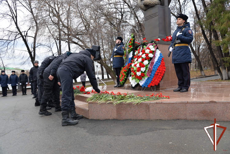 В Екатеринбурге почтили память погибших правоохранителей