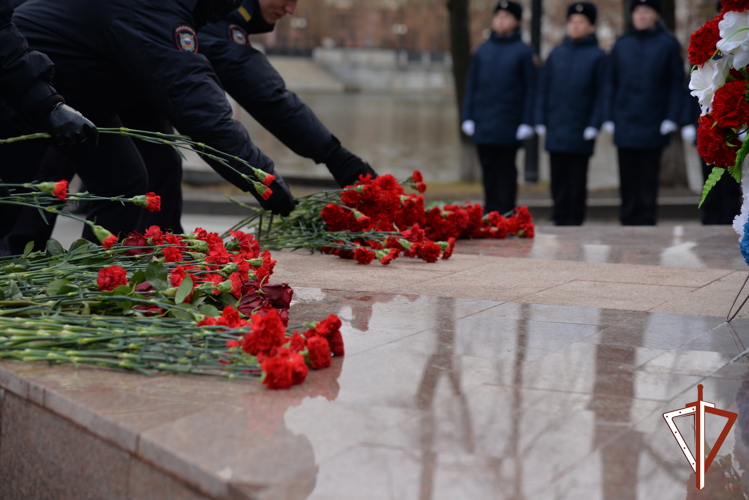 В Екатеринбурге почтили память погибших правоохранителей