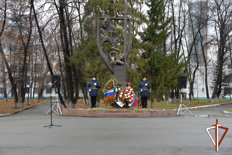 В Екатеринбурге почтили память погибших правоохранителей