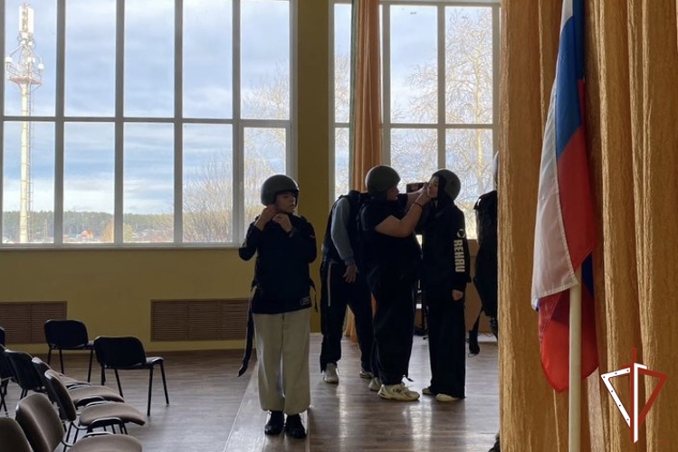 Сотрудники Управления Росгвардии по Свердловской области проводят мероприятия в рамках акции «День призывника»