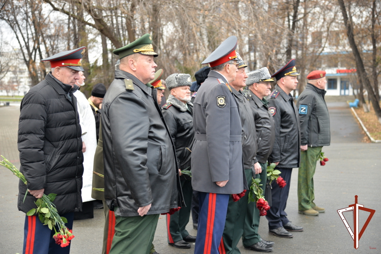 В Екатеринбурге почтили память погибших правоохранителей