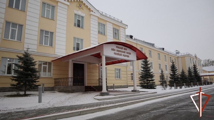 Командующий Уральским ордена Жукова округом войск национальной гвардии Российской Федерации генерал-лейтенант Владимир Макеев поздравил личный состав с наступающим Новым годом