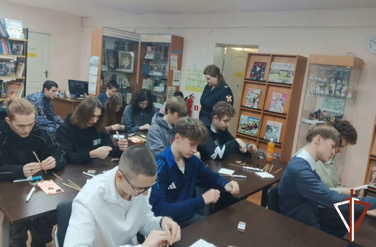 Росгвардейцы провели профориентационные и патриотические мероприятия с подрастающим поколением Свердловской области 