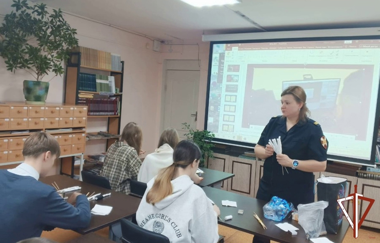 Росгвардейцы провели профориентационные и патриотические мероприятия с подрастающим поколением Свердловской области 